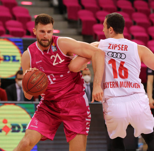 更凭借着稳 更凭借着稳